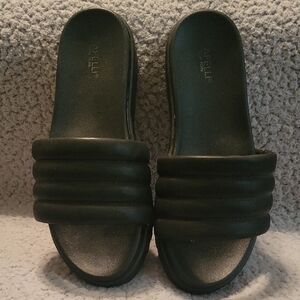 Capelli of New York Black Slide Sandals